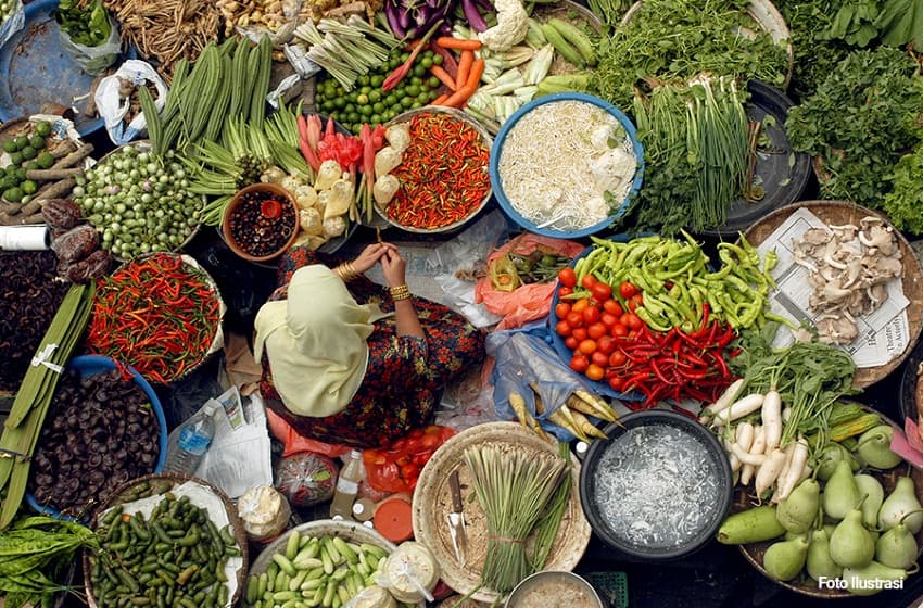 Ketika Dompet Menipis: Bagaimana Kita Bisa Bertahan di Tengah Badai Ekonomi Global?