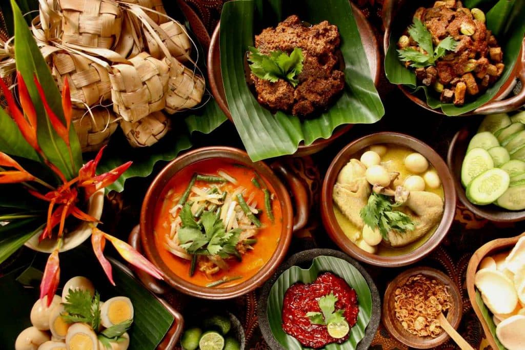 Ketika Nasi Padang dan Soto Betawi Menjawab Tantangan Era Digital: Kisah Kuliner Tradisional yang Tak Pernah Mati