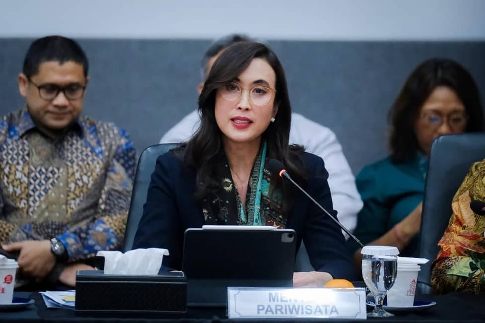 Dari Pantai ke Pegunungan: Bagaimana Geliat Pariwisata Lokal Mengubah Wajah Ekonomi Daerah