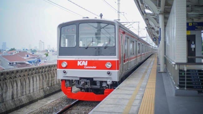 Ketika Hujan Menguji Ketangguhan Transportasi Ibukota: Gangguan KRL dan Dampak Rantai yang Terlupakan