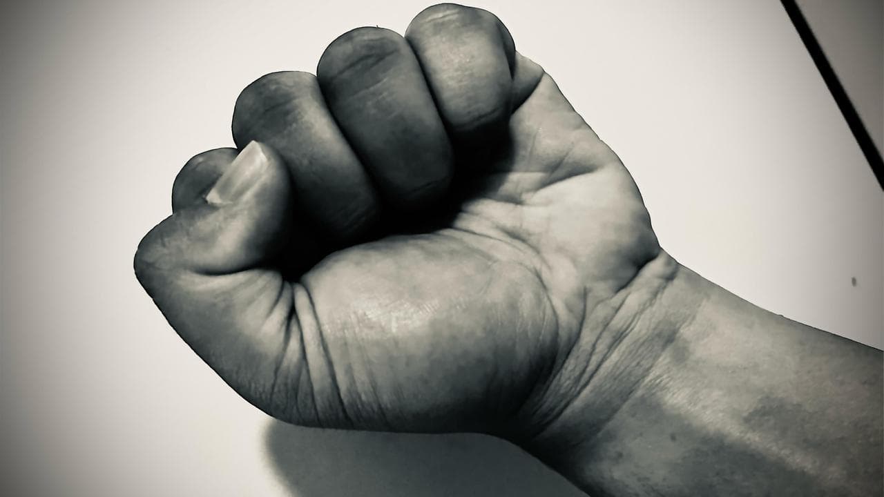 Dari Ngopi Sore ke Tragedi Berdarah: Mengurai Akar Kekerasan di Balik Pengeroyokan Mematikan di Serang