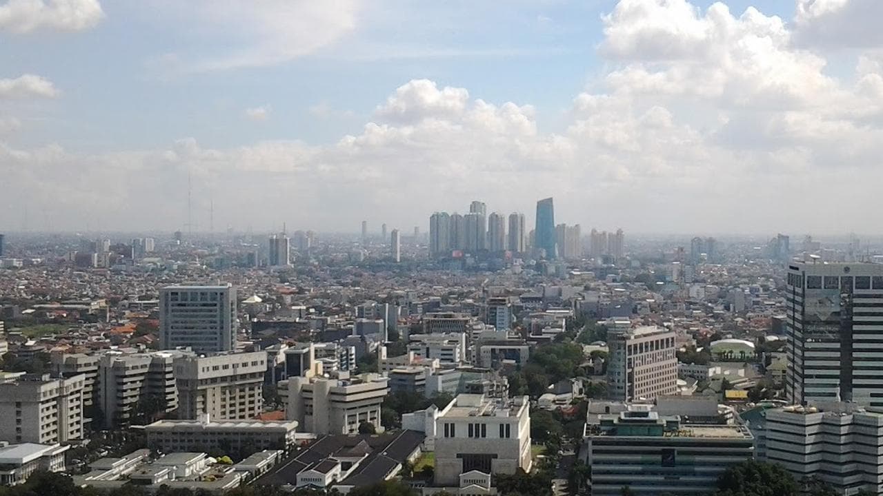 Jabodetabek Pagi Ini: Awan Tebal Menggantung, Ini Dampaknya Bagi Aktivitas Warga