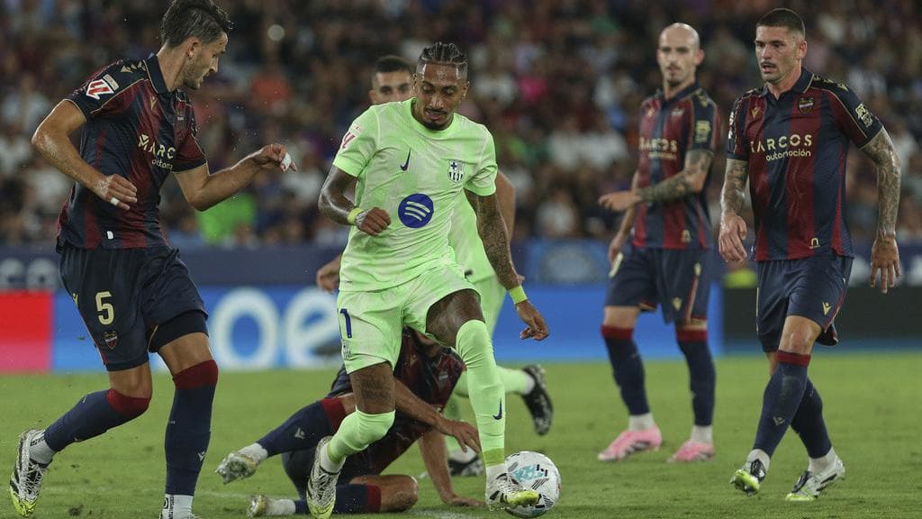 Pertaruhan Klasemen di Pekan Ke-25: Real Madrid Uji Mental di Pamplona, Barcelona Berburu Konsistensi