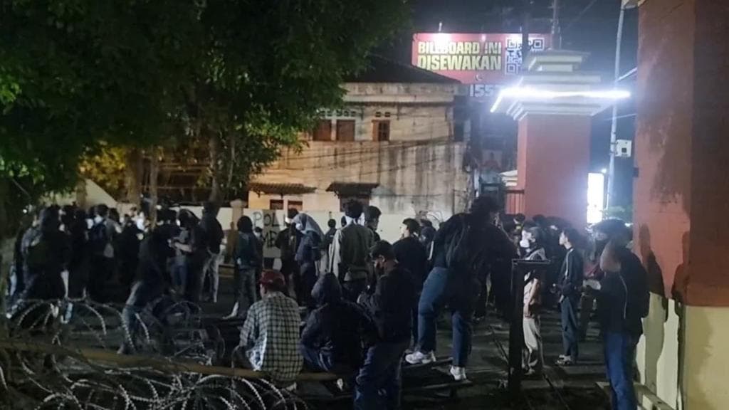 Ketika Warga Sekarang Jadi Penjaga Kedamaian: Refleksi Aksi di Mapolda DIY yang Berakhir Tanpa Bentrok