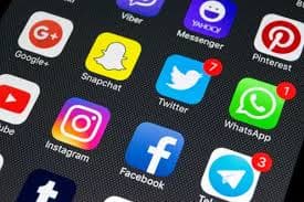 Dari Viral ke Budaya: Bagaimana Media Sosial Mengubah Cara Kita Hidup dan Berpikir di Era Digital