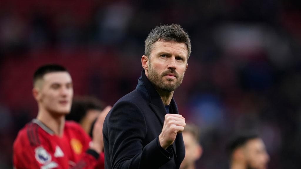 Hantu Solskjaer Mengintai: Mengapa Manajemen MU Bersikap Dingin di Balik Kesuksesan Carrick?